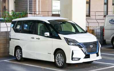 Wynajem samochodu, Serena Nissan 8-osobowy do wynajęcia w Pafos