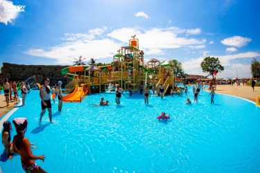 Obóz młodzieżowy, WAKACYJNY HIT !!! Z wyjazdem do Energylandii, wycieczkami do Wiednia, na Słowację i do aquaparków. Ośrodek z basenem letnim. Kolonia 7-13 lat, obóz 14-18 lat.(DW Lidia)