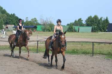 Obóz młodzieżowy, Niezapomniana Nadmorska Przygoda - OBÓZ KONNY (11-18 lat). Profesjonalne szkolenie dla początkujących, średnio zaawansowanych, zaawansowanych, obóz sportowo-szkoleniowy